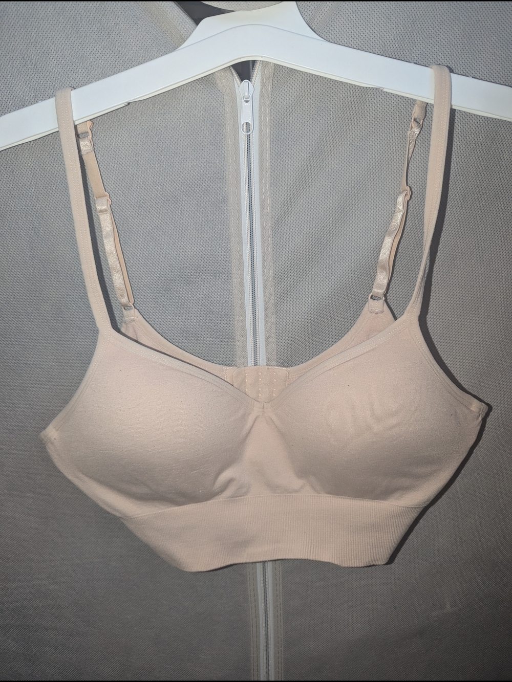 GB Nude Seamless Wireless Bralette - Picture 2 of 4